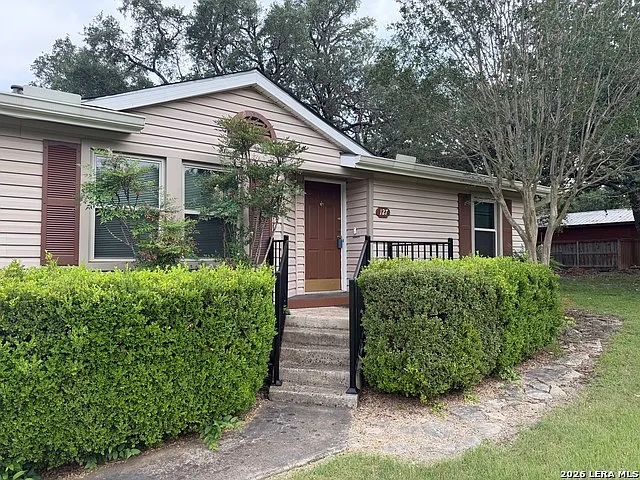 3 bed, 2.0 bath, 1584 sqft, $2,200 — Photo 1