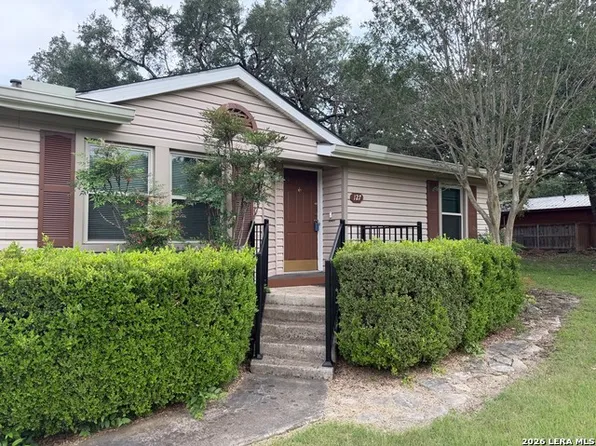 127 Stonegate Rd, Boerne, TX 78006