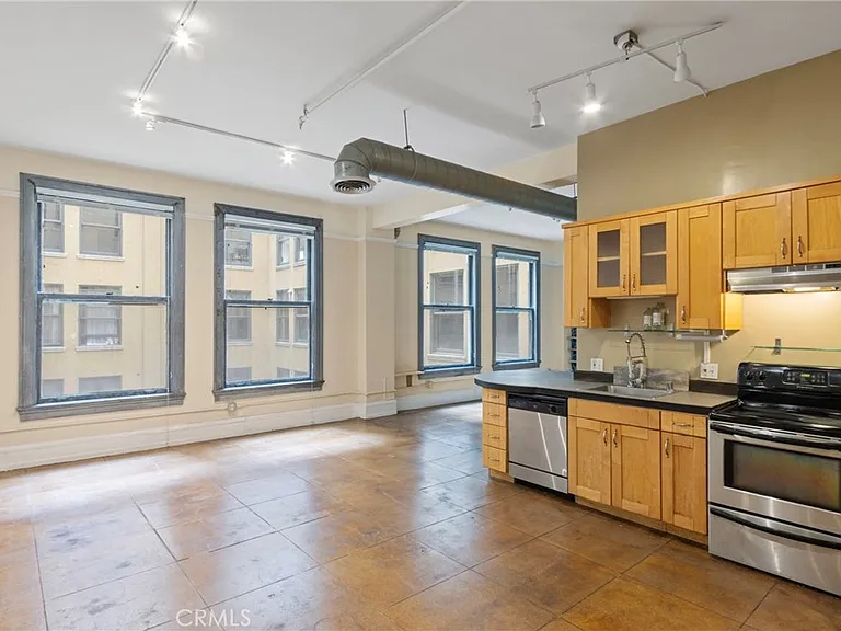108 W 2nd St #410 — Photo 6