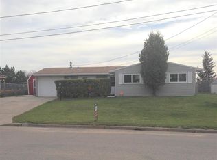 408 12th Ave NE, Minot, ND 58703