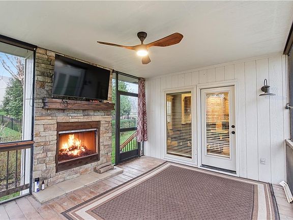 4th image of 9425 N Spruce Ct
