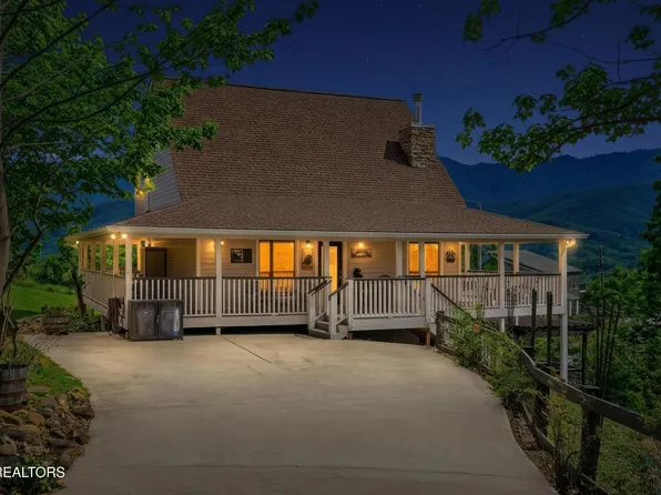 860 Pine Top Ln, Gatlinburg, TN 37738