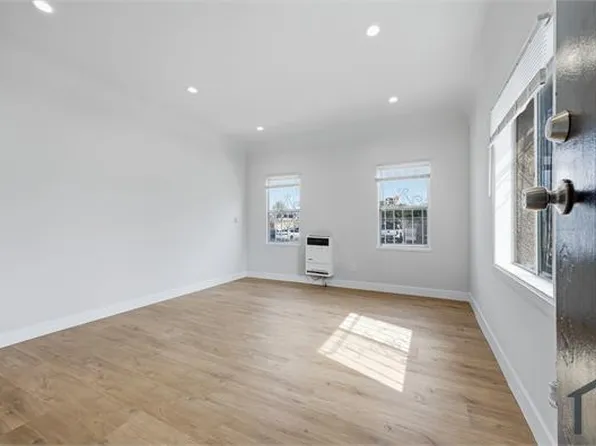 2001 W 70th St, Los Angeles, CA 90047