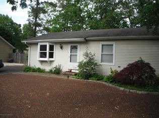 136 Bowsprit Rd, Manahawkin, NJ 08050