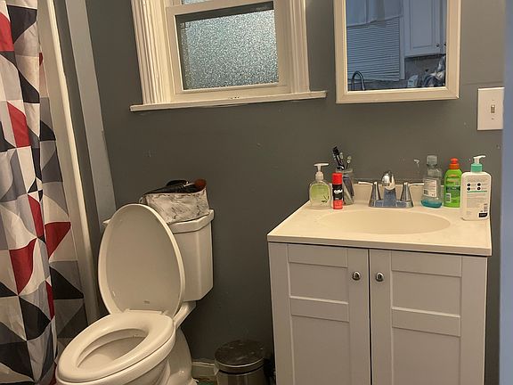4th image of 923 McPherson Ave #1