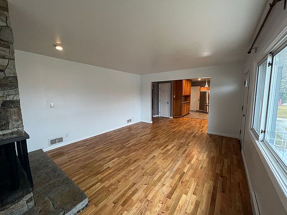 3rd image of 2640 Terry Ave