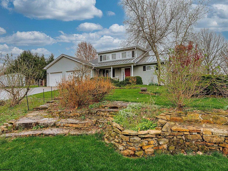 1st image of 401 Holly Ln