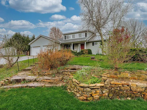 401 Holly Ln, Morgantown, WV 26508