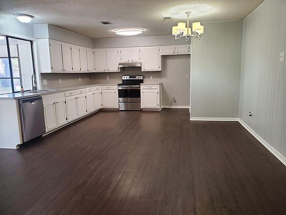 3rd image of 1909 Thousand Oaks Dr