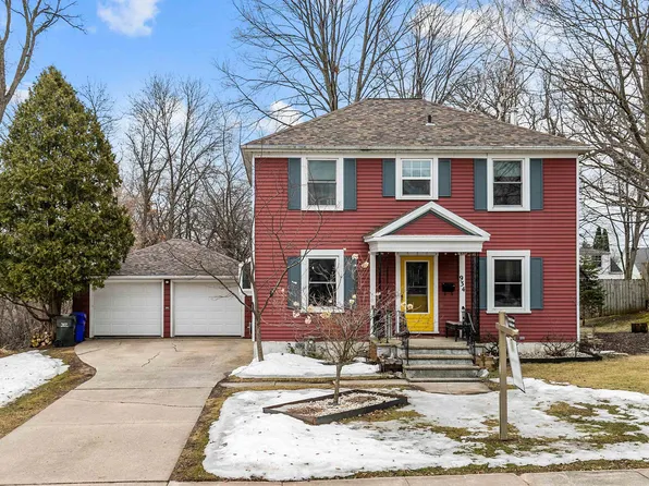 934 Grignon St, Kaukauna, WI 54130
