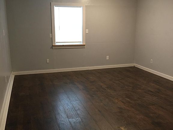 3rd image of 240 Roosevelt Dr