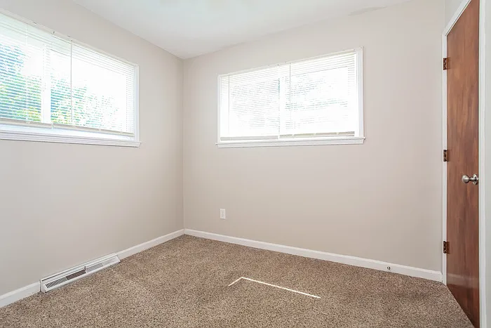156 Sheridan Ave — Photo 12