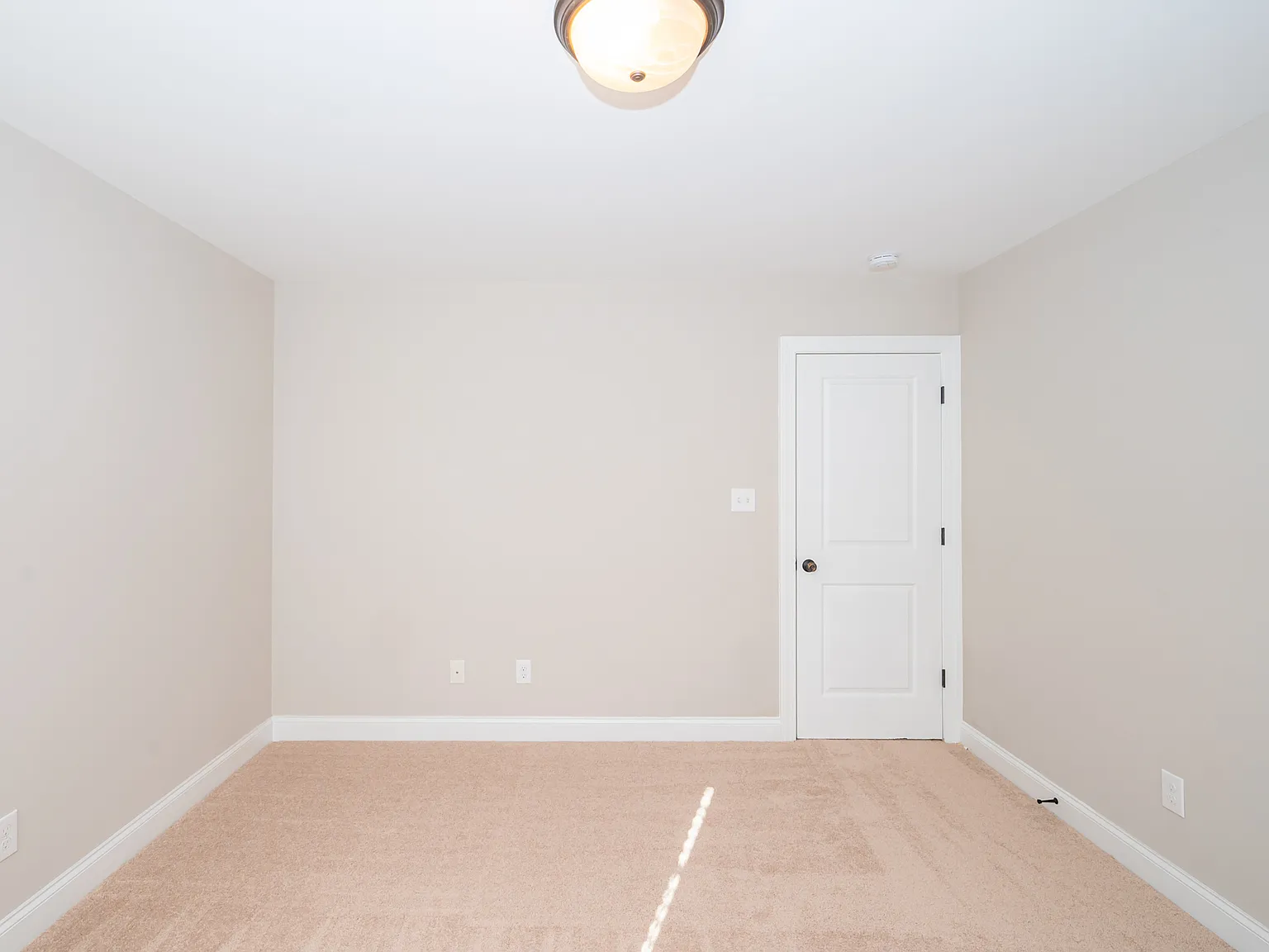 4 bed, 2493 sqft, $2,800 — Photo 2