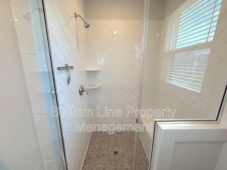 607 W Tremont Ave — Photo 19
