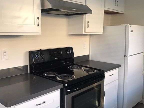 2nd image of 555 Commercial Ave