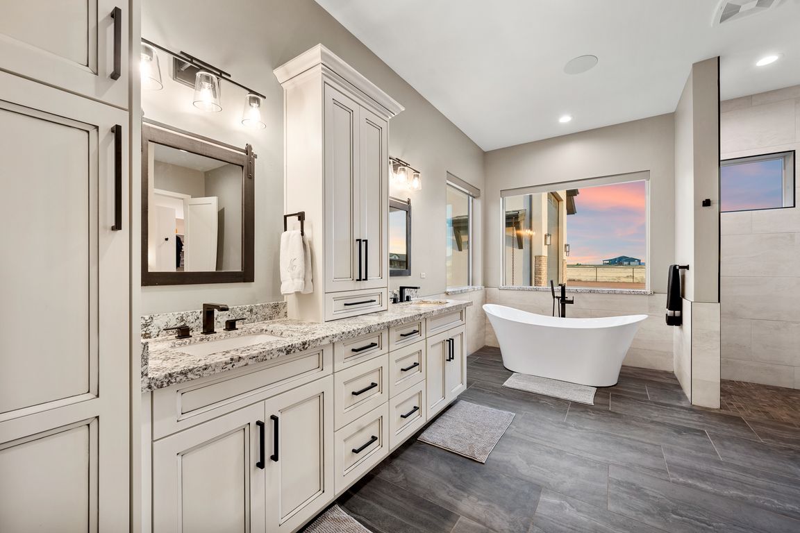 Primary Bathroom (2)