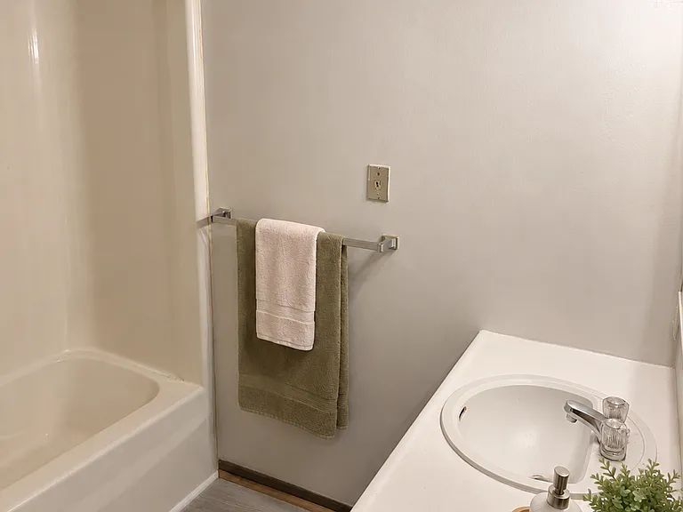 Belmont Park Apartments — Photo 10