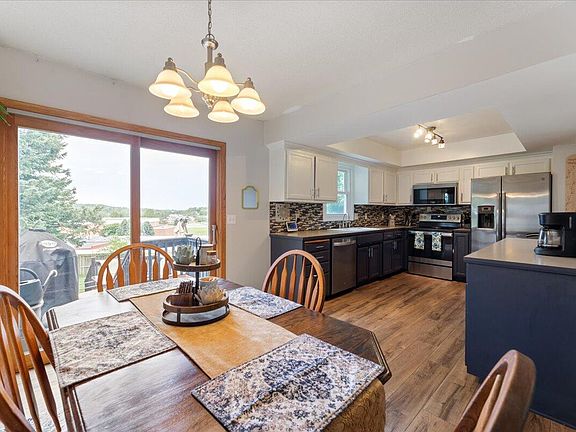 4th image of 305 Fairview Dr