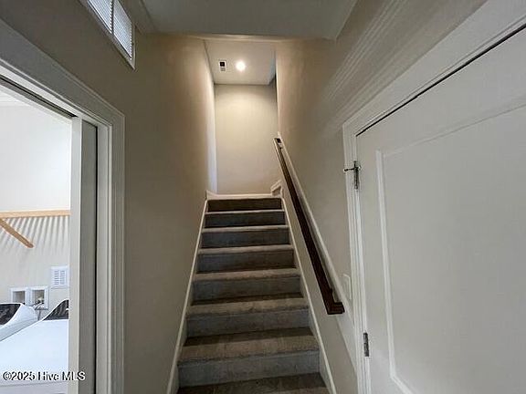 5th image of 8432 Caladenia Way NE