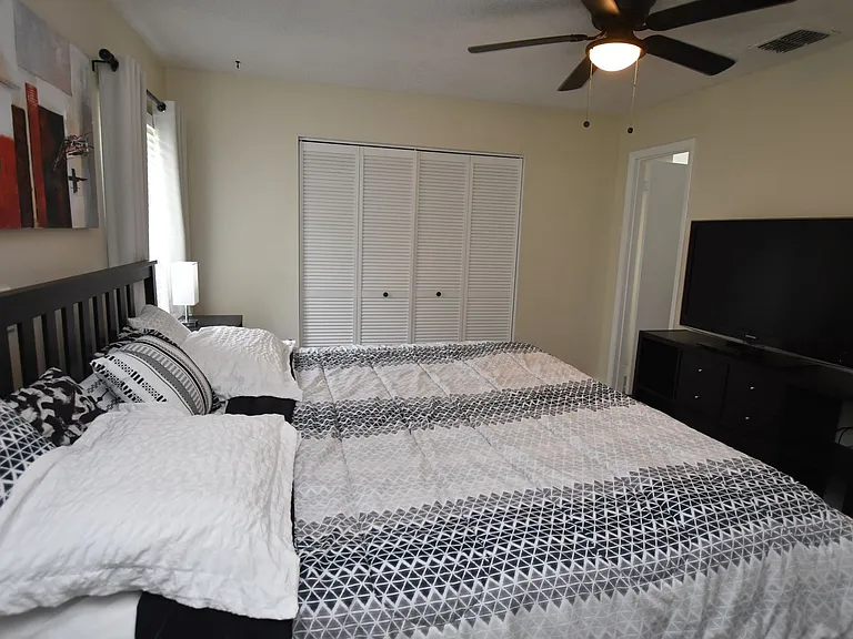 4825 Loretta Ln — Photo 12