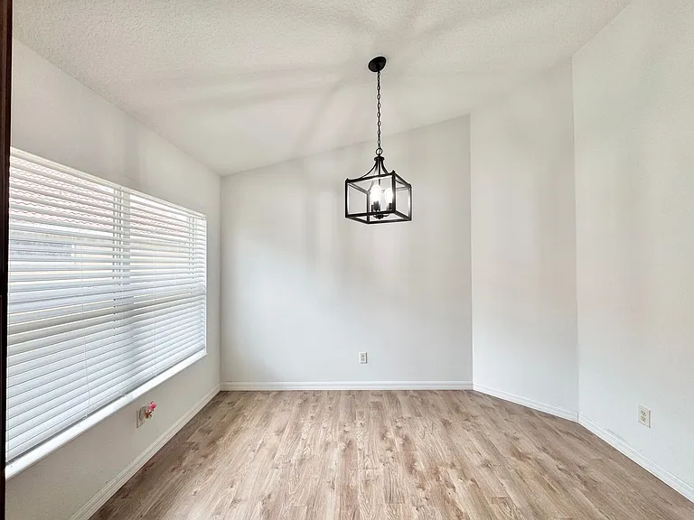 502 Viola Dr — Photo 13