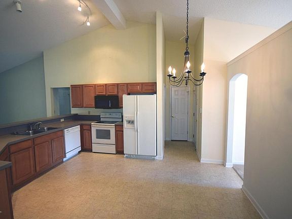 4th image of 2500 Cedar Trace Dr W
