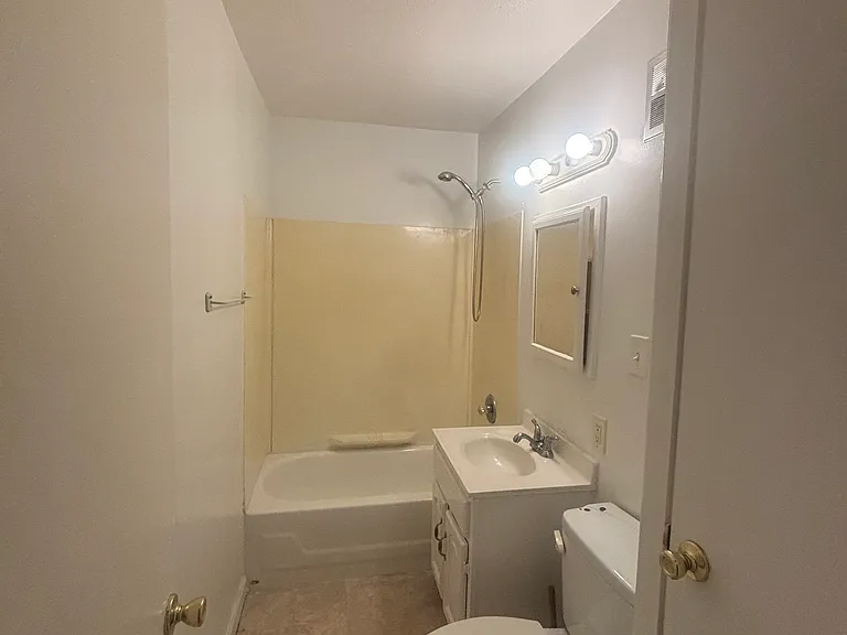 2115 W 95th St #1 — Photo 10