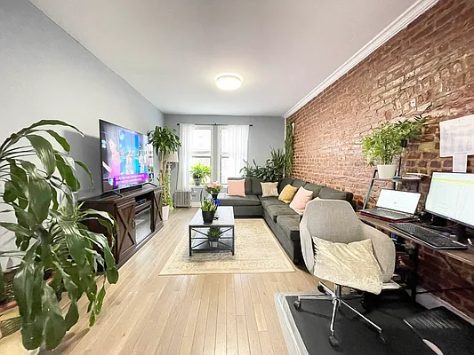 Rented by Bruma Realty LLC | media 1