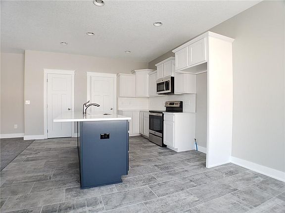 5th image of 1416 13th St SE