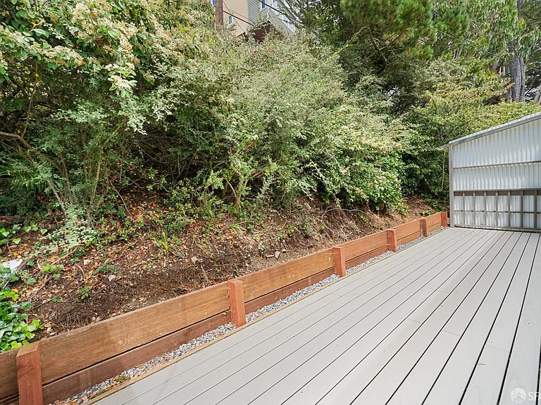 628 Los Palmos Dr — Photo 70