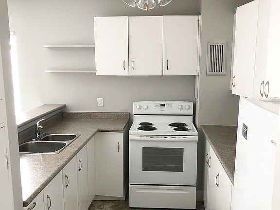 3rd image of 500 Bartlett Dr