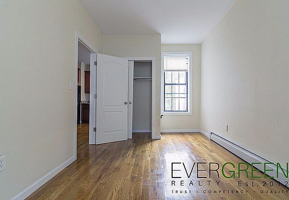 5th image of 1926 Pacific St APT 1R