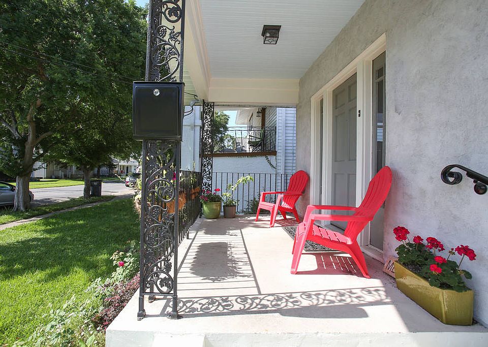 1st image of 4943 Venus St