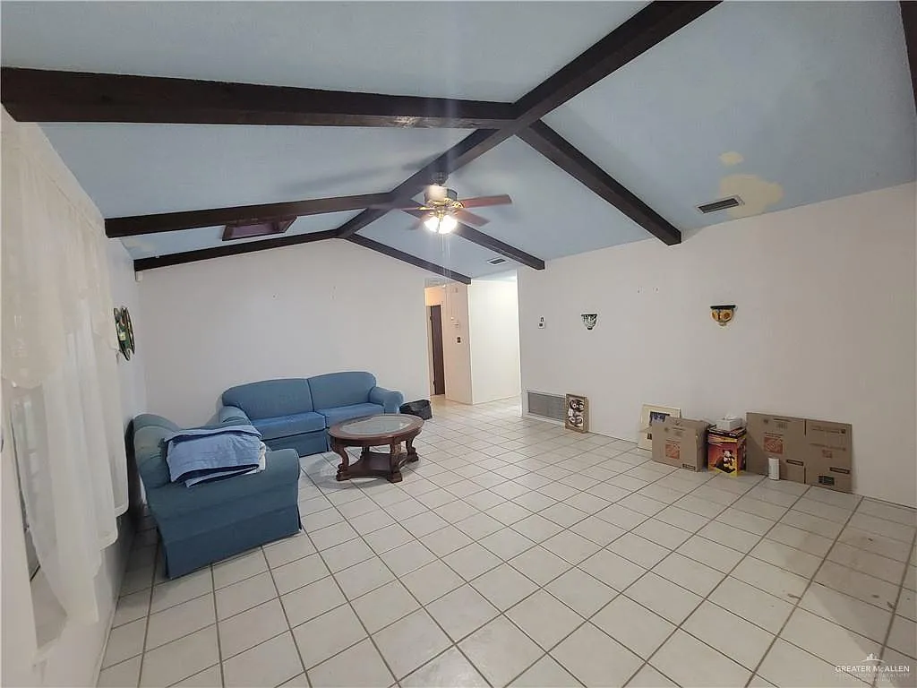 3 bed, 2.0 bath, 1949 sqft, $1,500 — Photo 3