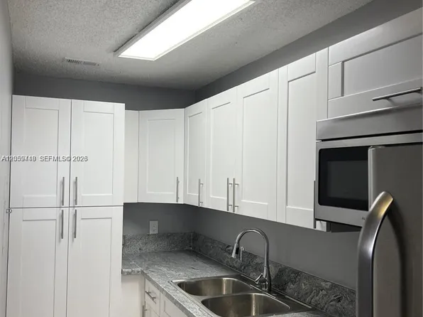 645 W 68th St #645, Hialeah, FL 33014