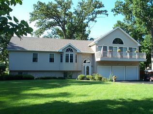 2711 Apache Trl, McHenry, IL