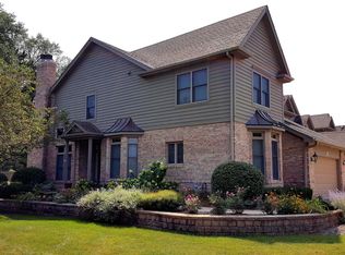 928 Oak Crest Ln, Saint Charles, IL 60175