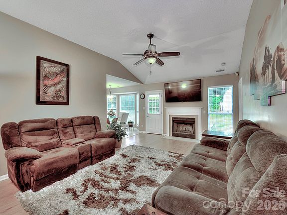 5th image of 3102 Mintleaf Dr