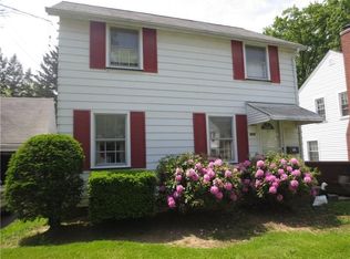 975 Bon Air Dr, Sharon, PA 16146