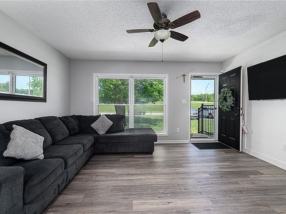 3rd image of 2800 Hutton Rd