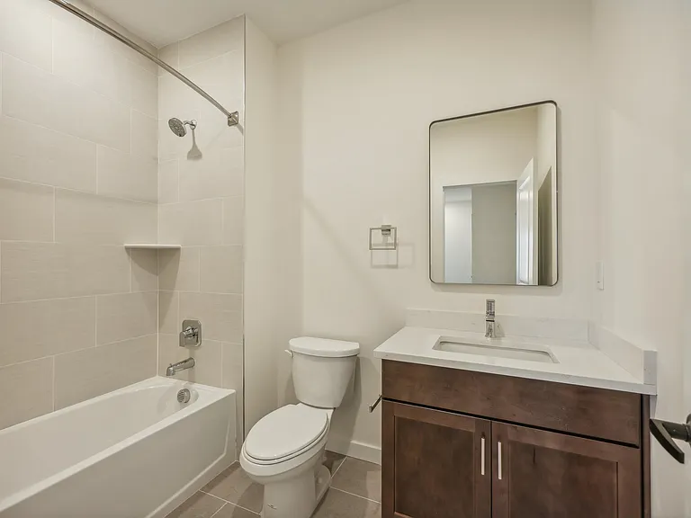4 Kelly Ct W — Photo 12