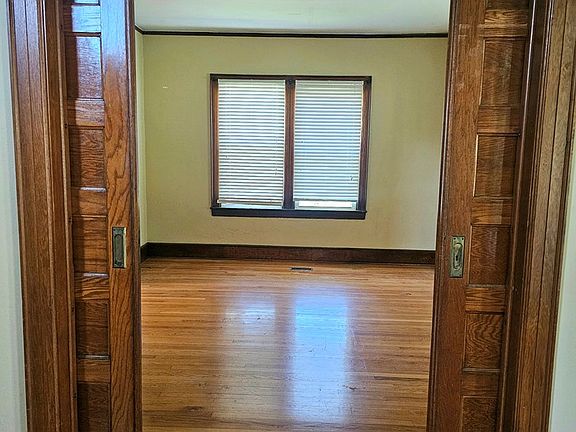 8th image of 156 Claude Ln