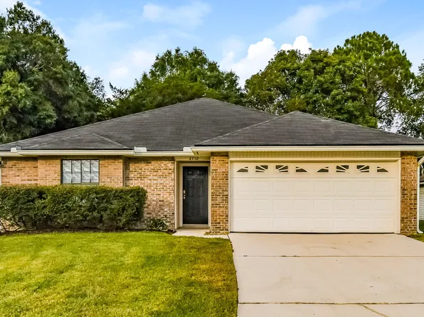 2712 Secret Harbor Dr, Orange Park, FL 32065