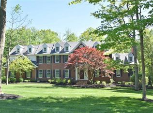 5992 Ledgeview Dr, Peninsula, OH 44264