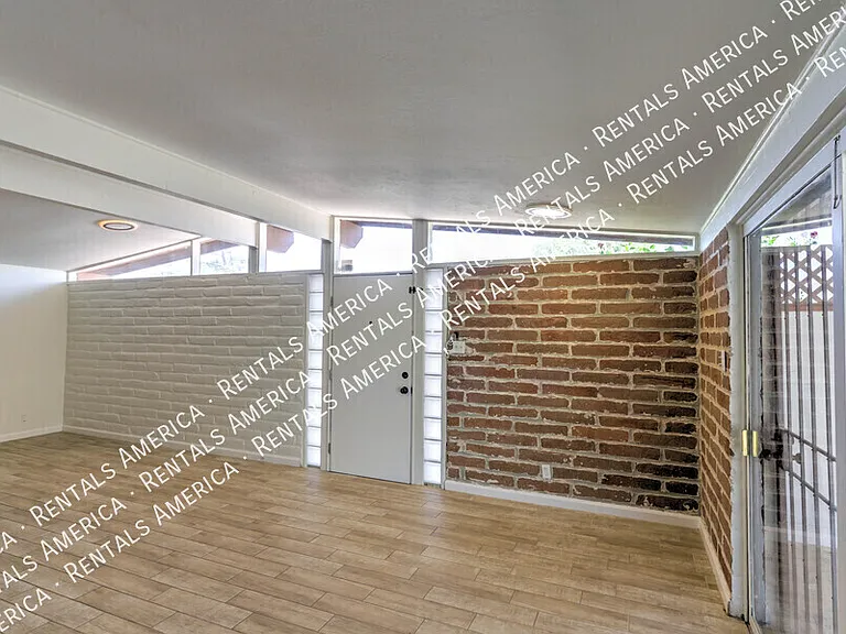 7210 E Elbow Bay Dr — Photo 3