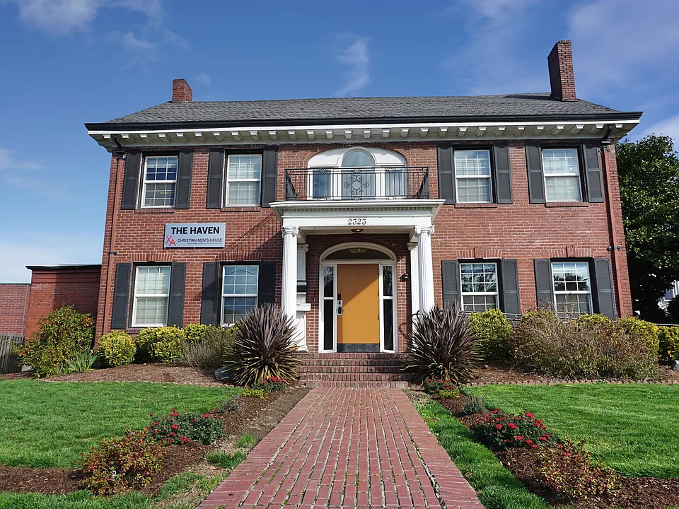 2323 NW Monroe Ave