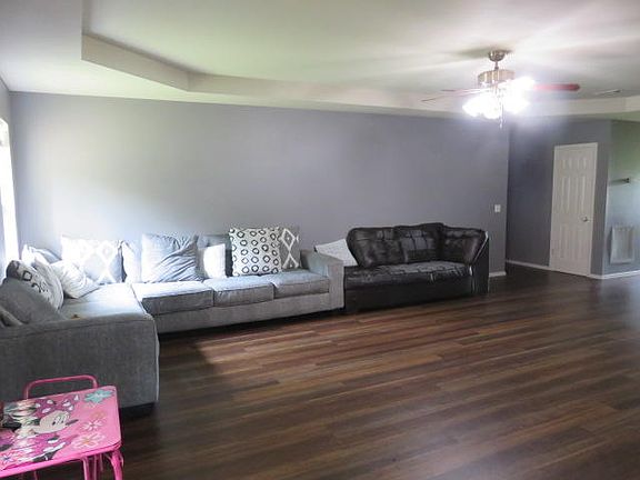3rd image of 180 Sycamore Ln