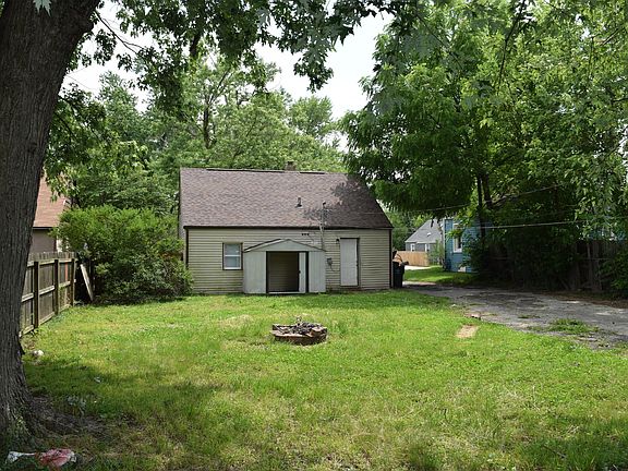 3rd image of 2034 Ferris Rd