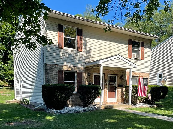 4th image of 1007 Saint Clair St