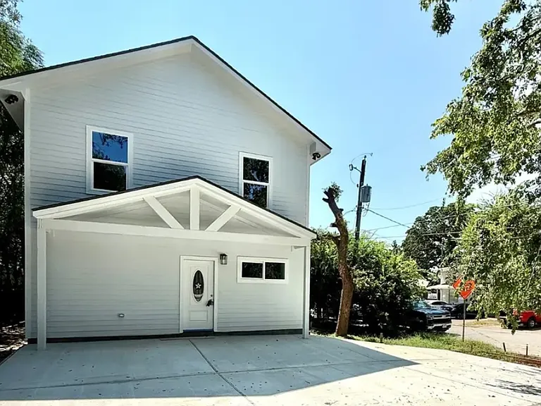 201 Davis St #SW — Photo 1